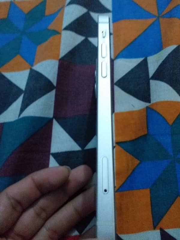 I phone 12 jv 4/64 bilkul new condition ha 3