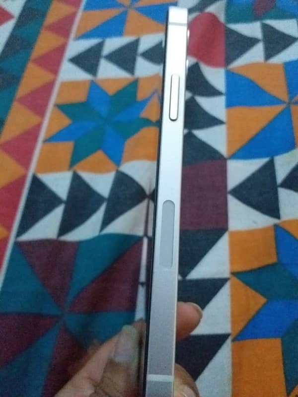 I phone 12 jv 4/64 bilkul new condition ha 4