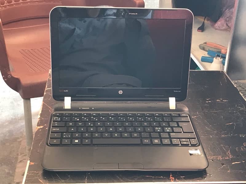 hp AMD E2 1800 laptop 0