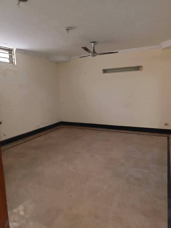 Spacious 1 Kanal House For Rent 0