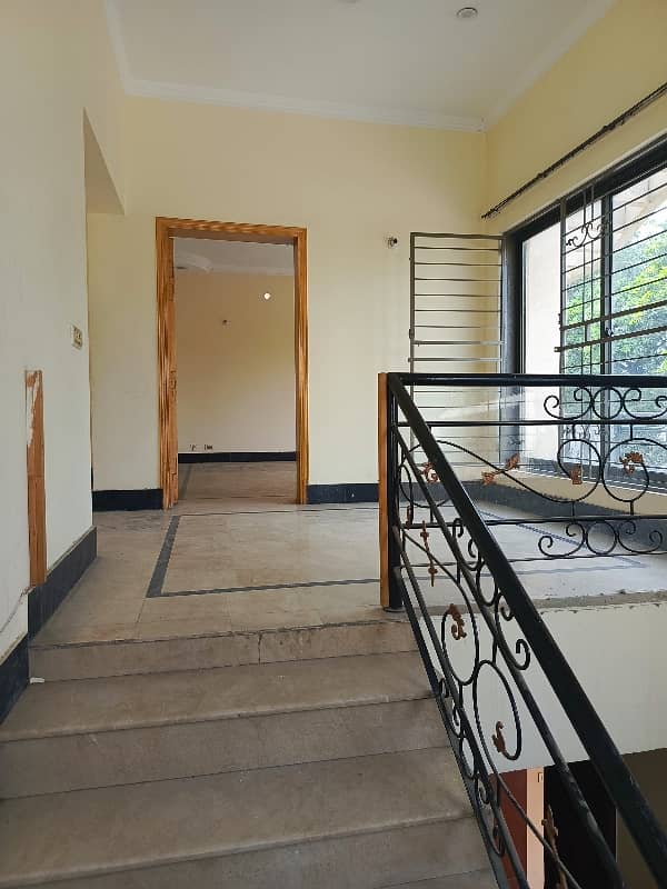 Spacious 1 Kanal House For Rent 17