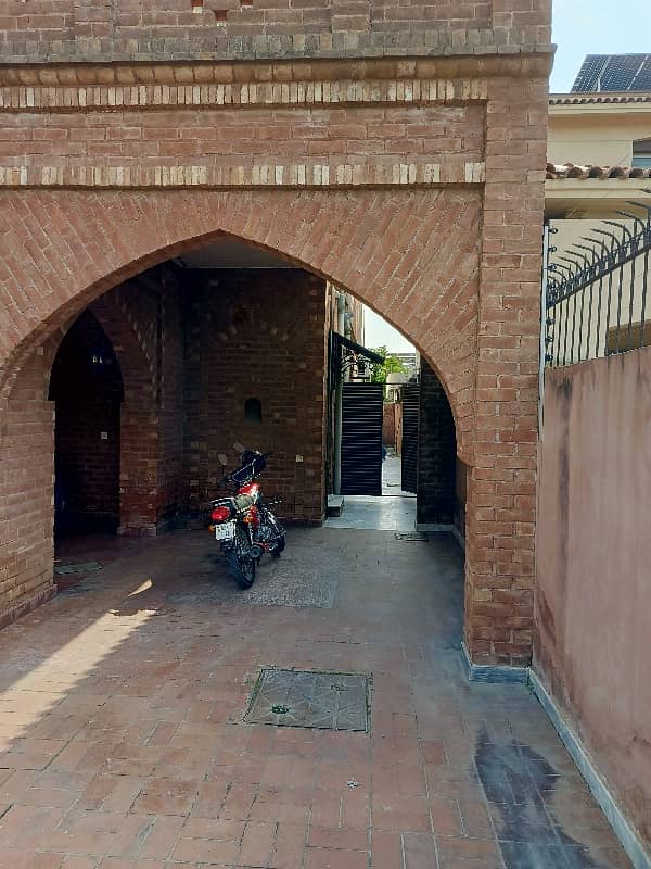 Separate Gate 2 Kanal Upper Portion Available For Rent 5