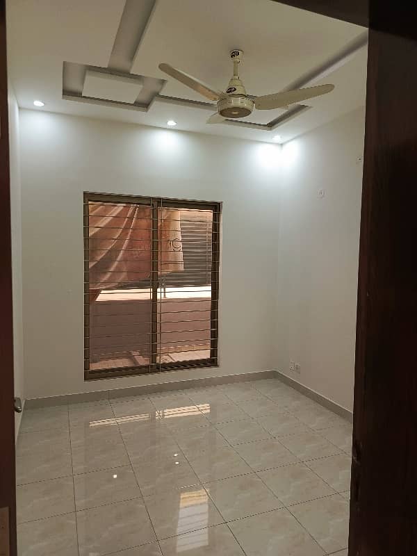 Separate Gate 2 Kanal Upper Portion Available For Rent 23