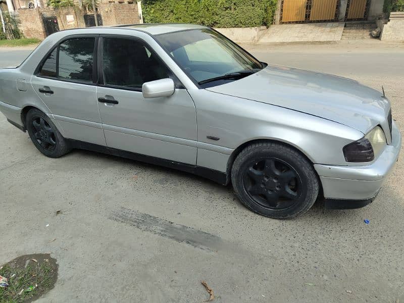 Mercedes C 180 REAR WHEEL AMG BADGE 8