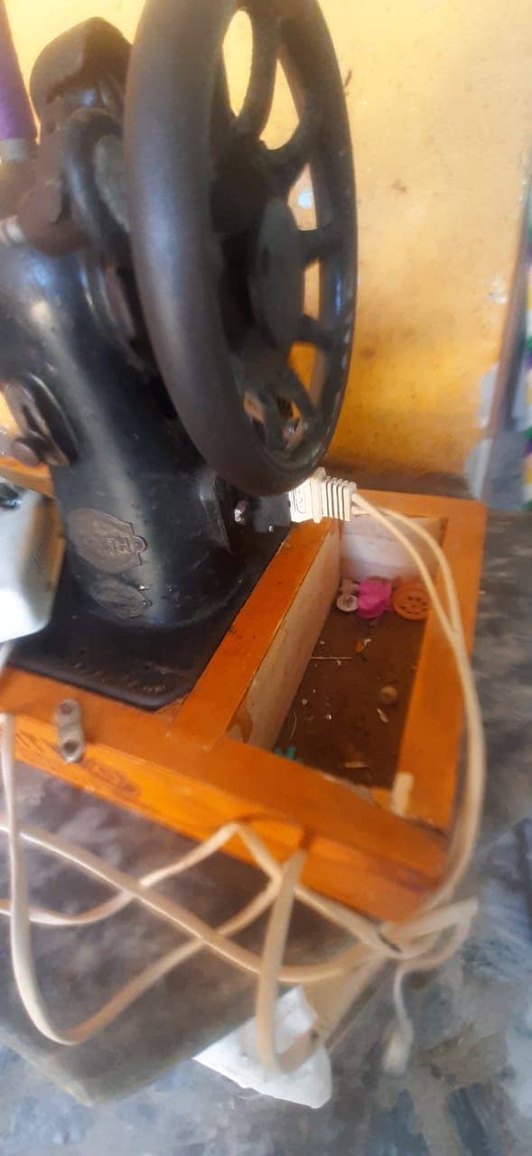 Sewing Machine Urgent sale 6