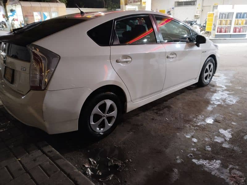 Toyota Prius 2014 4