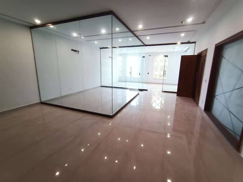 8 Marla Office With Elevator Installed For Rent In DHA Phase-5  Un Furnished 11