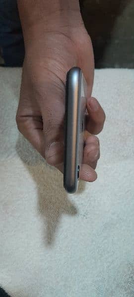 iPhone 6 10 by 10 condition 16 stroge and non pta 4