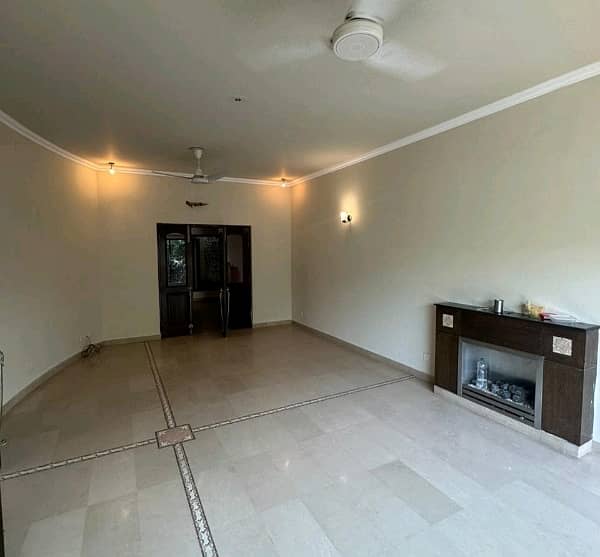 House For rent In Beautiful Johar Town 3