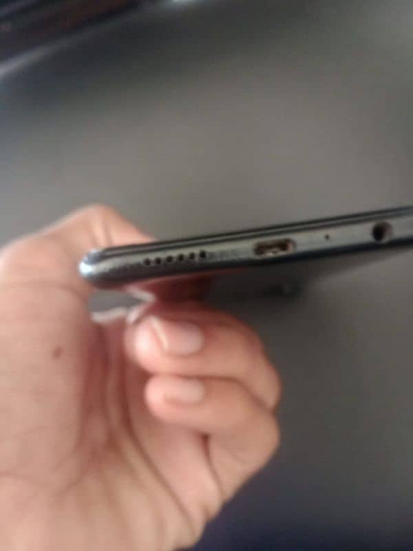 samsung a10s 3/32 all ok ha bas finger print ka thora issue ha 2