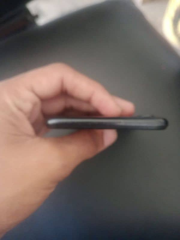 samsung a10s 3/32 all ok ha bas finger print ka thora issue ha 3