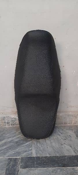 Suzuki GS 150 seat for sale 0