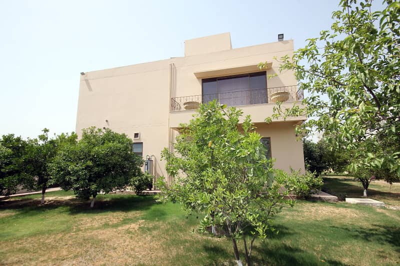 6 Kanal Lavish Farm House For Sale 26