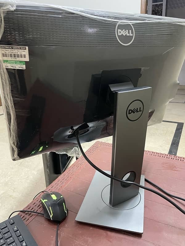 Dell 24 inch monitor IPs in fresh condition 1