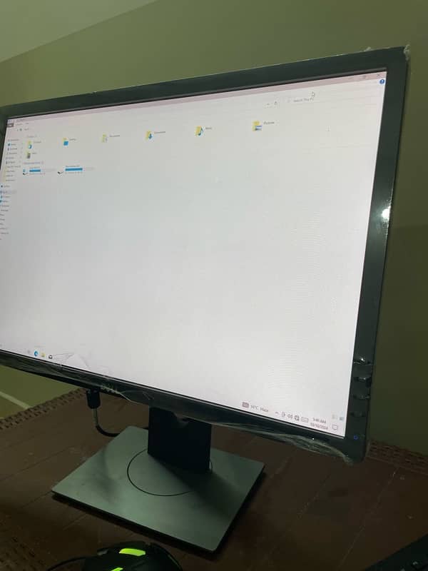 Dell 24 inch monitor IPs in fresh condition 2