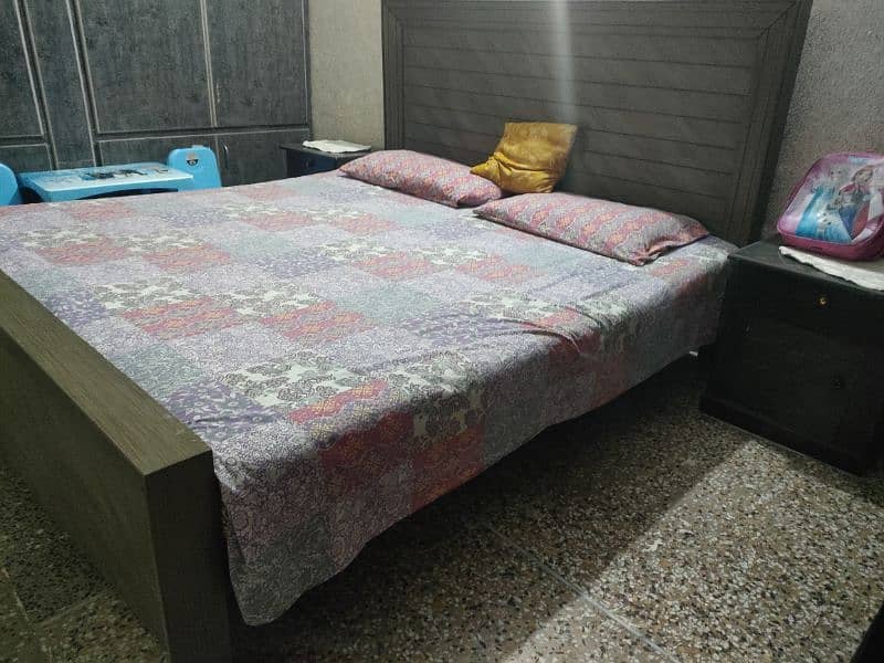 beauty ful bed with side table and Mastersmattress 4