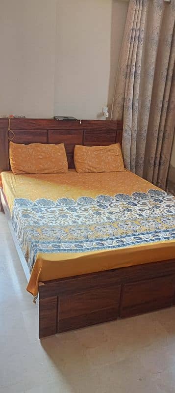 queen bed with mattress 0