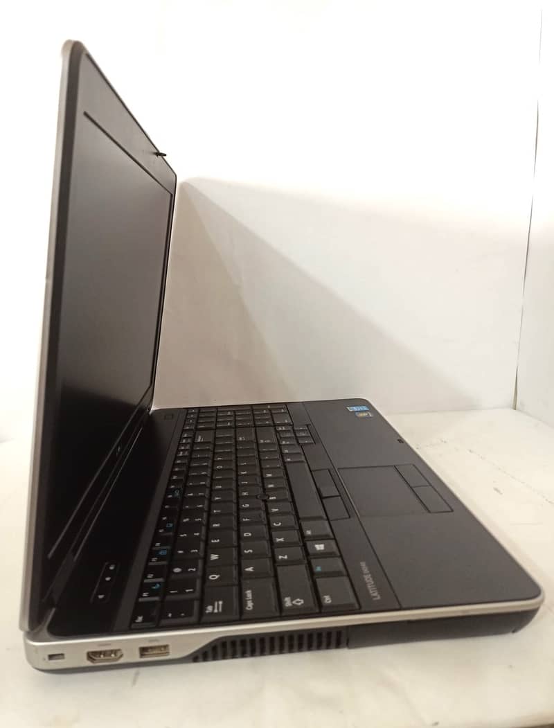 DELL LATITUDE E6540 i5-4th 2