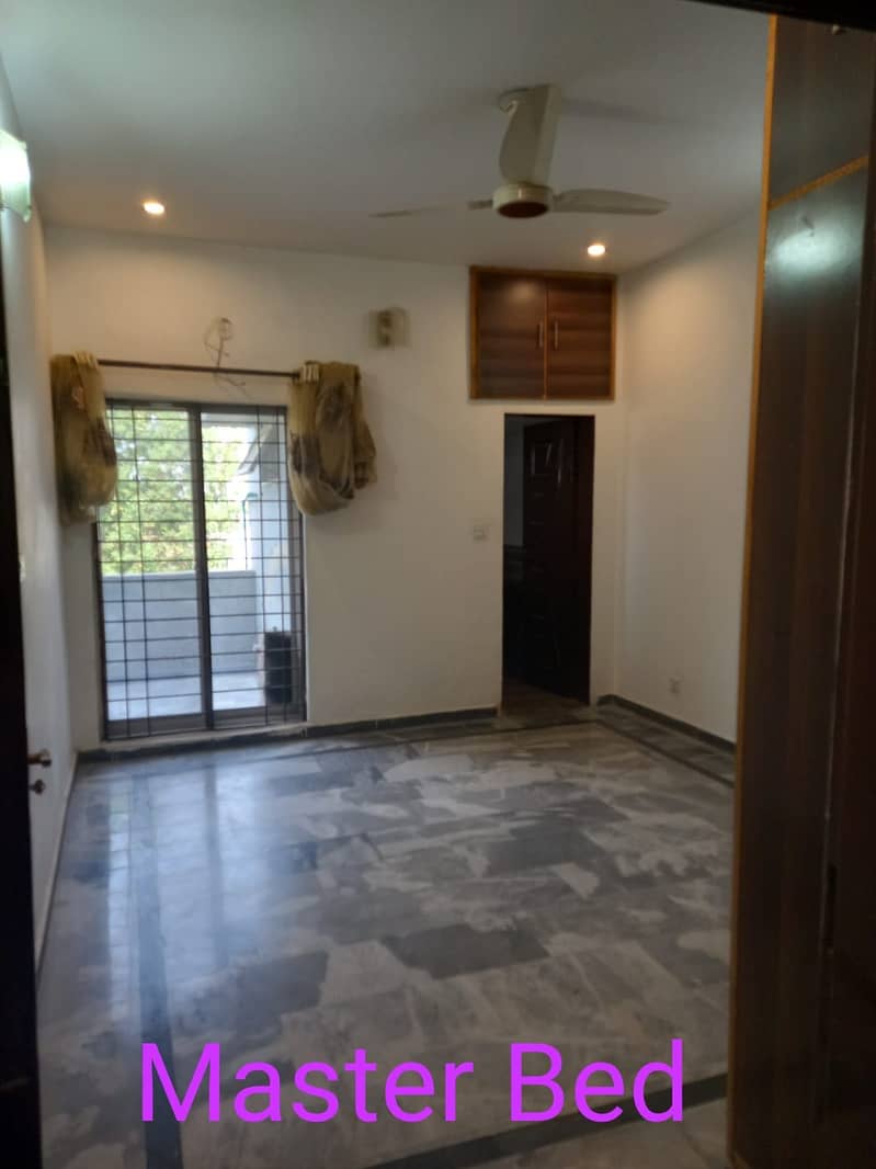 Spacious 10 Marla upper portion available for rent 5