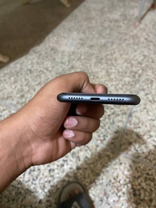 I PHONE 11    10/10 condition   64 gb 3