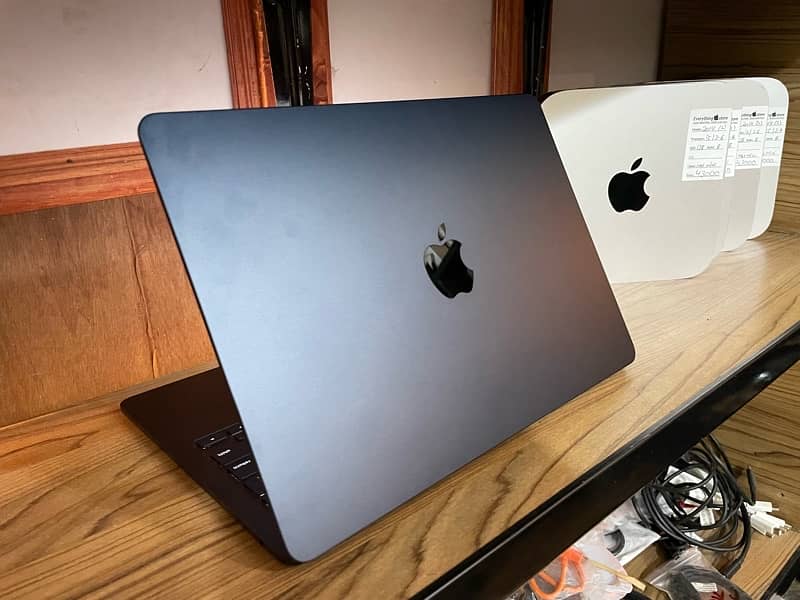 Apple Macbook Air M2 Brand New Just 4 Battery cycles 1