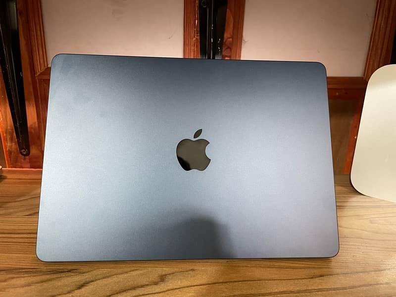 Apple Macbook Air M2 Brand New Just 5 Battery cycles 2