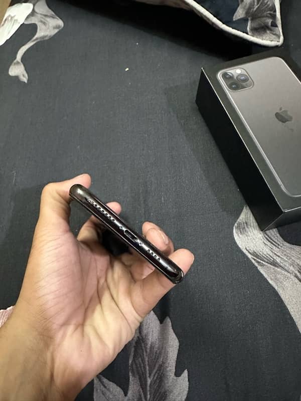 iphone 11 pro max 64gb NON PTA 4