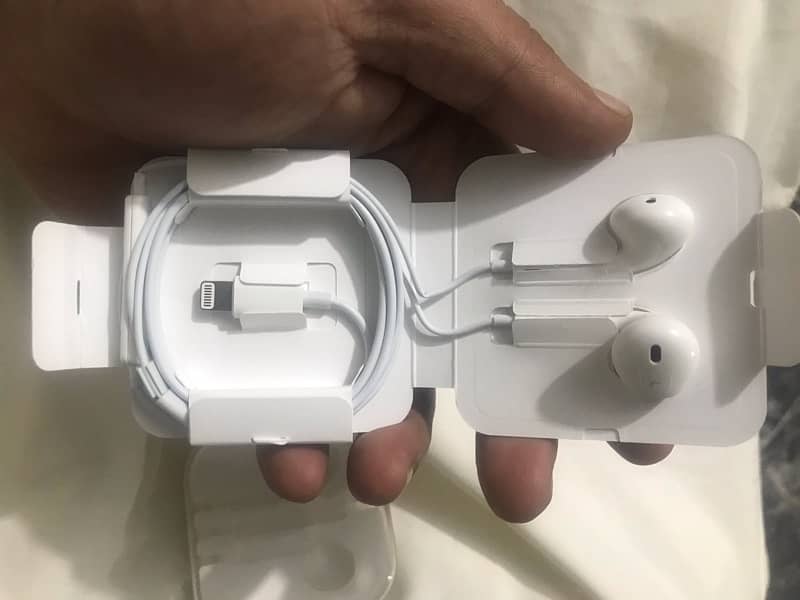 Apple Orignal Handsfree - sealed pack -Apple Airpods 3.5mm 0