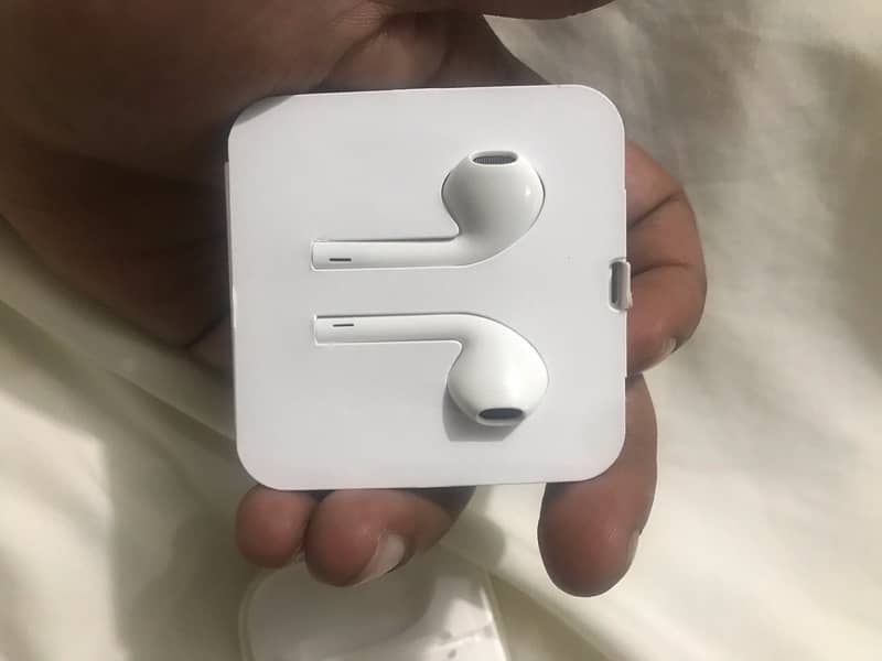 Apple Orignal Handsfree - sealed pack -Apple Airpods 3.5mm 2