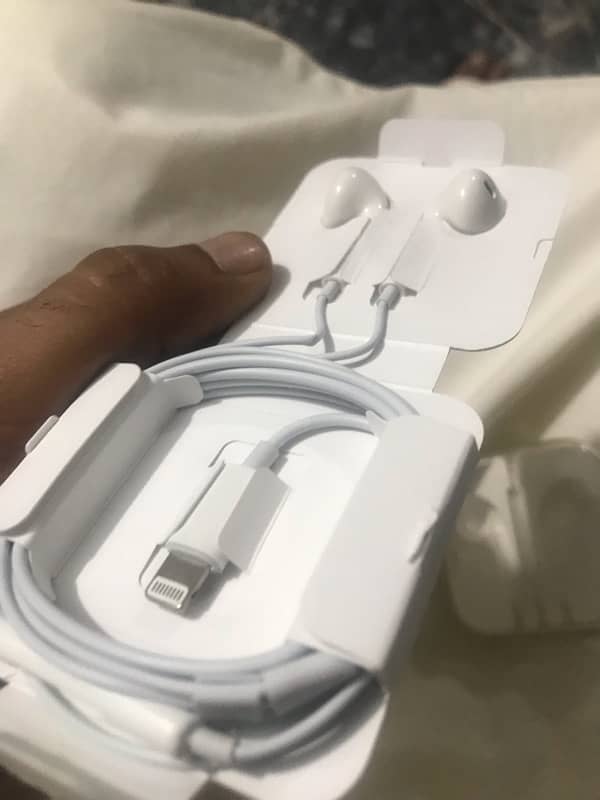 Apple Orignal Handsfree - sealed pack -Apple Airpods 3.5mm 3