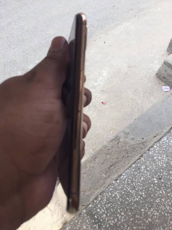 IPhone XS 64 Gb 2 or 4 months sim working 1