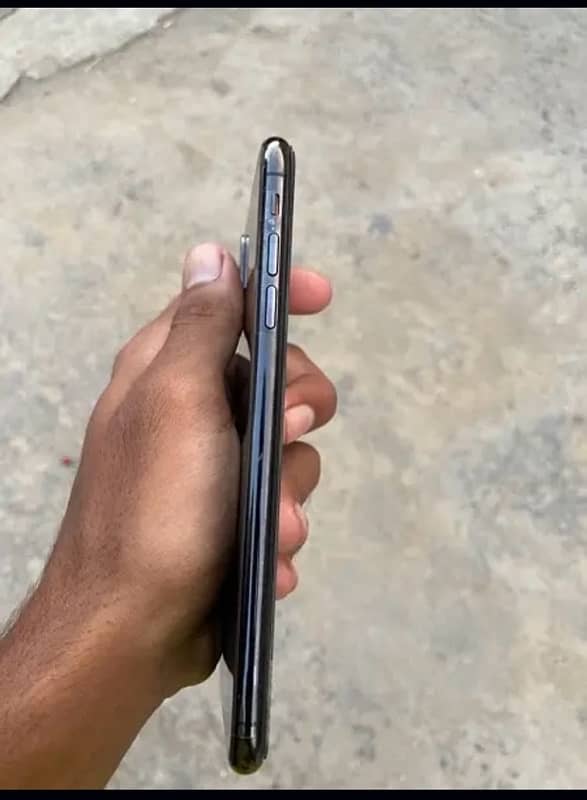 i phone Xs Max Non PTA 64 Gb Exchange with Samsung 5