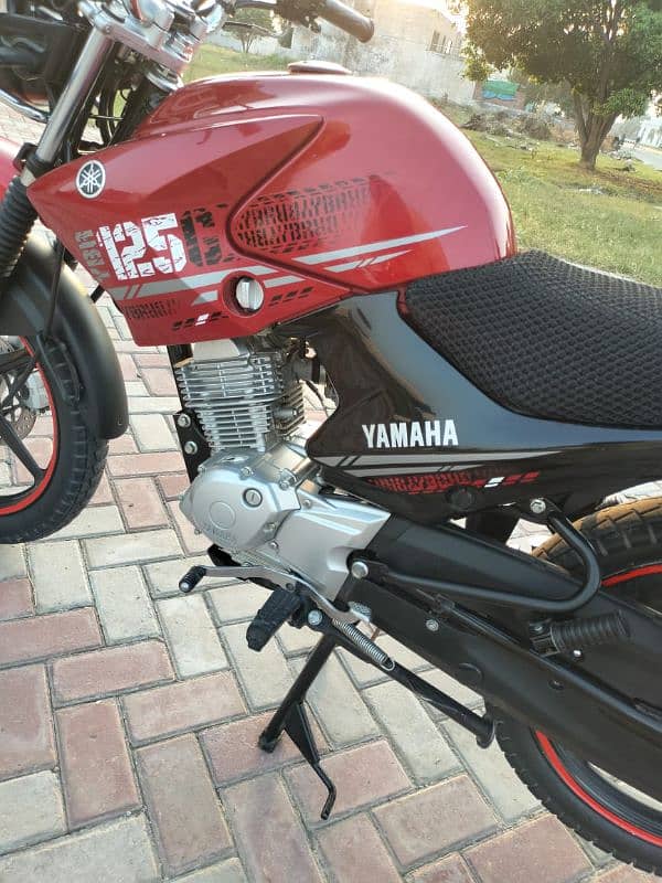 Yamaha YBR 125G Model 2022 Km 11000 Total Genuine bike 3