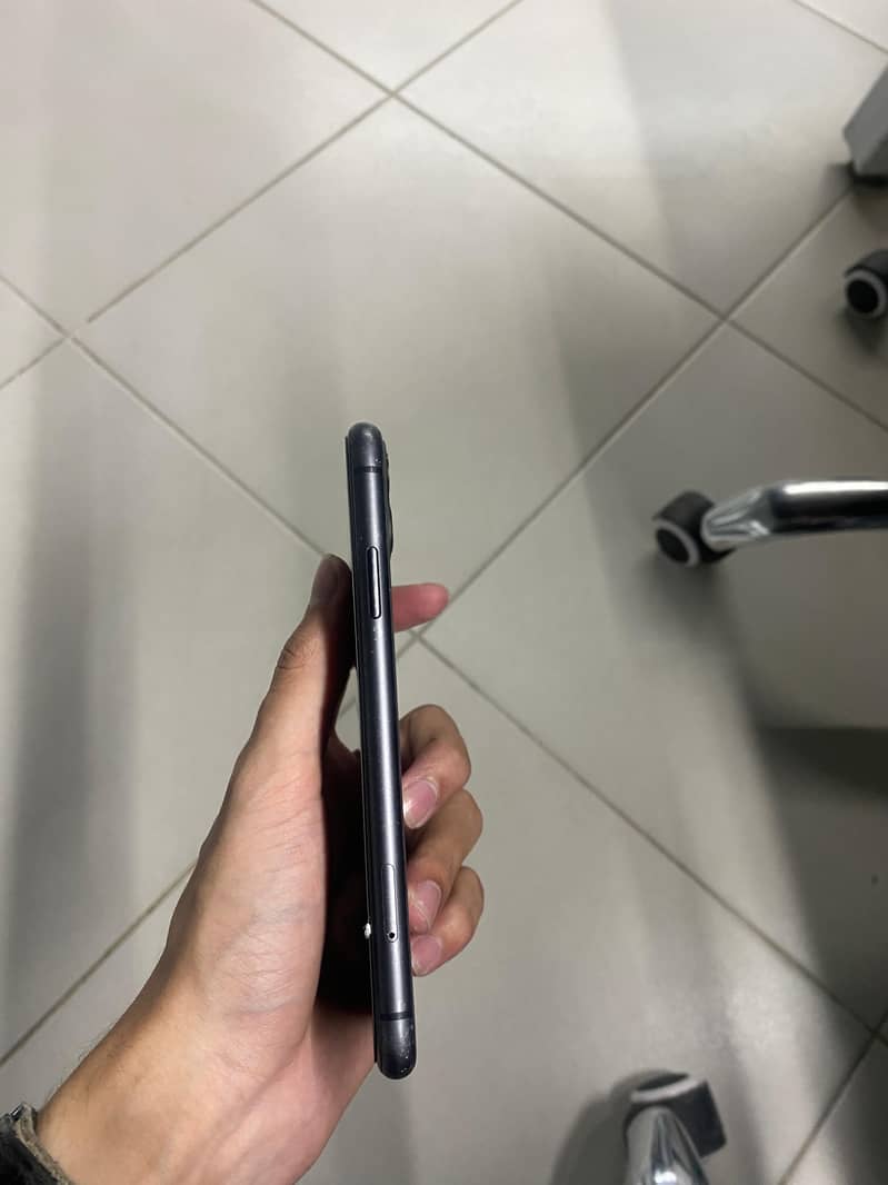 IPHONE 11 64 GB NON PTA JV 4