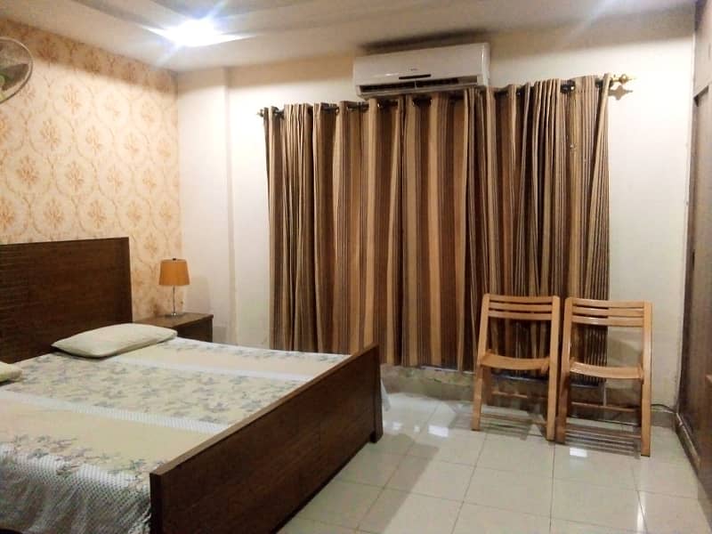 Studio apartments phr day short time available 1