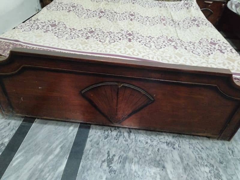 Heavy good wooden bed'$ 1