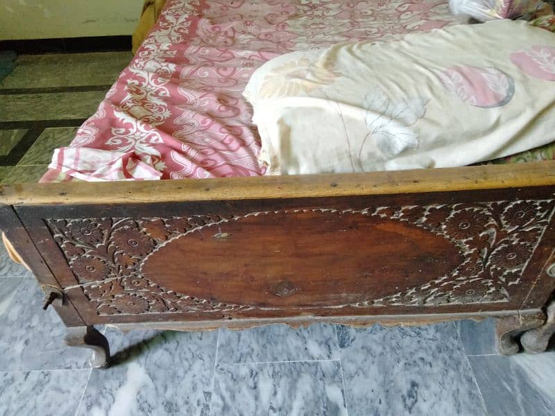 Heavy good wooden bed'$ 4