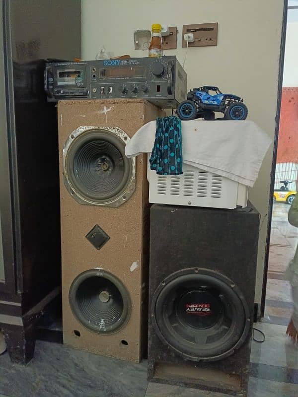 10 inches speakers with 12 inches woofer and amplifier 3