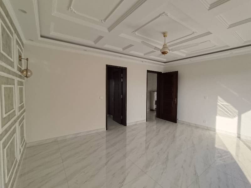 FULL BASEMENT LUXURY 7 BED ROOMS HOUSE URGENT SALE 32