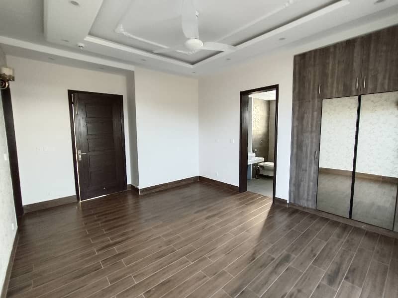 FULL BASEMENT LUXURY 7 BED ROOMS HOUSE URGENT SALE 38