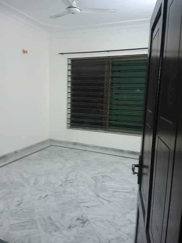 Sprte upper portion available for rent Cornr Pani bjli gas's 4