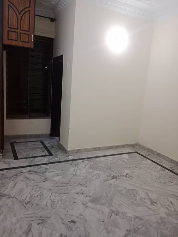 Sprte upper portion available for rent Cornr Pani bjli gas's 5