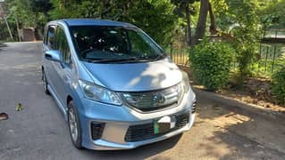 Honda Freed Hybrid 1.5 , 7 Seater , Model 2013