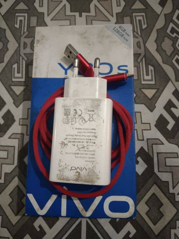 vivo y20s 10/10 4/128 box and charger 7