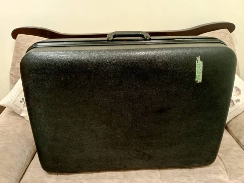 Medium size suit case 0