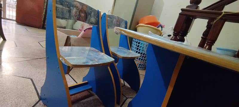 Frozen study table and 2 chairs for kids 2