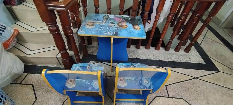 Frozen study table and 2 chairs for kids 6