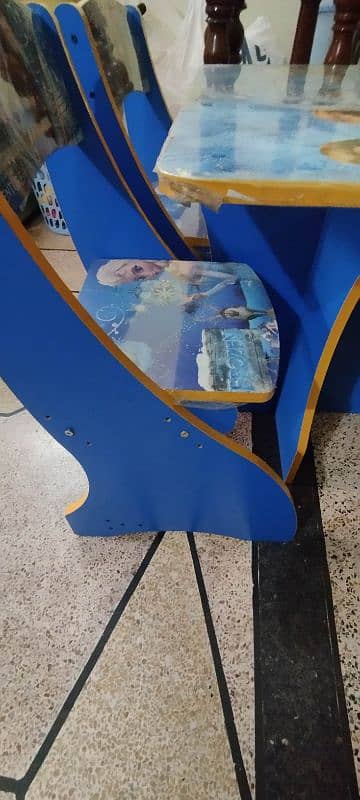 Frozen study table and 2 chairs for kids 8