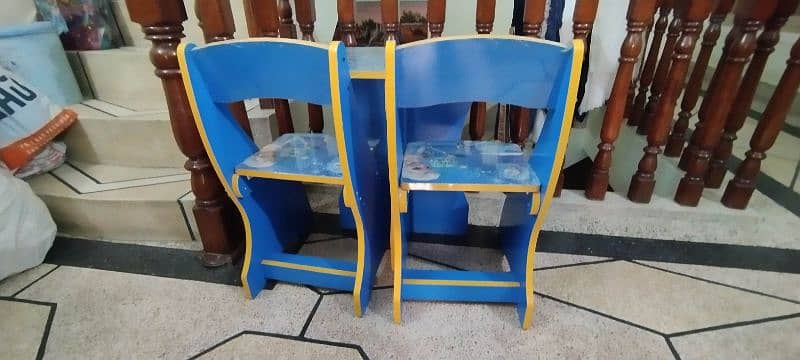 Frozen study table and 2 chairs for kids 9