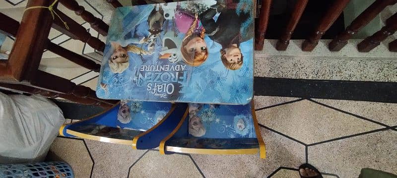 Frozen study table and 2 chairs for kids 10